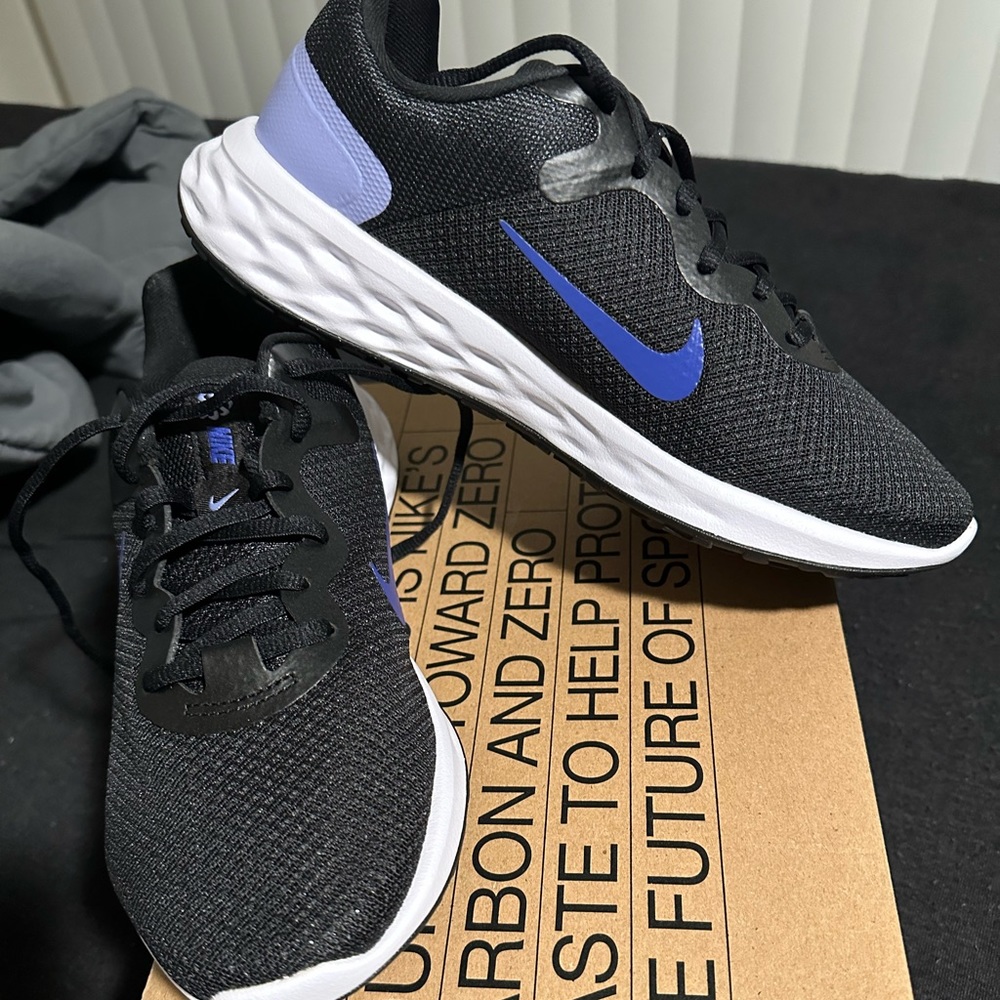 Women Nike Revolution